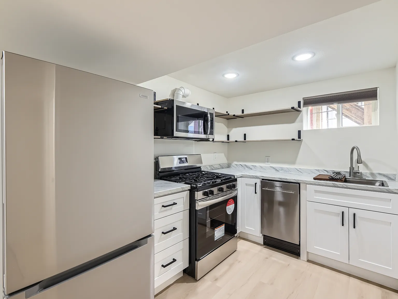 2 bed, 800 sqft, $2,250 — Photo 1