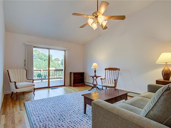 4th image of 30 Acorn Ct APT G5