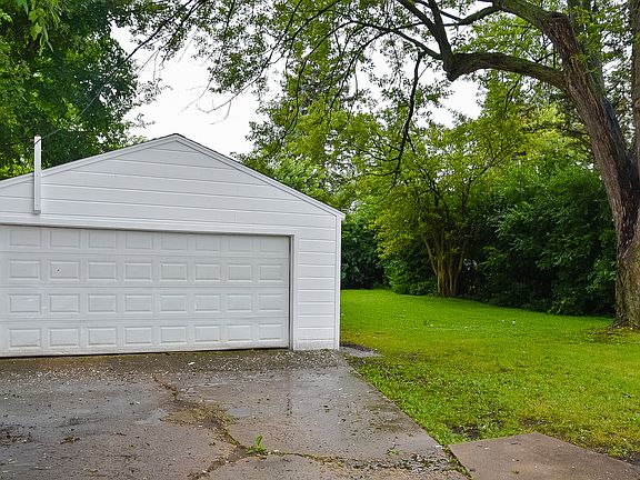 3rd image of 2123 N Bonnie Brook Ln