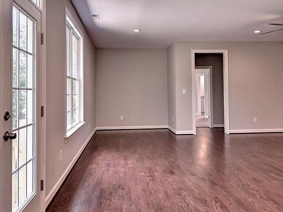 3rd image of 5253 Linkshire Ln