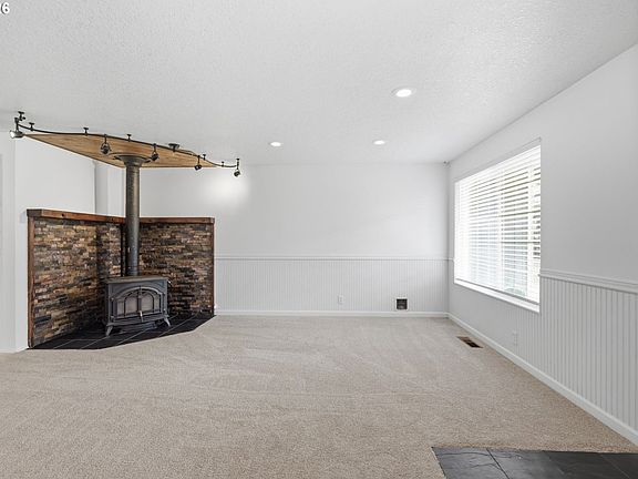 4th image of 515 Pine Ct