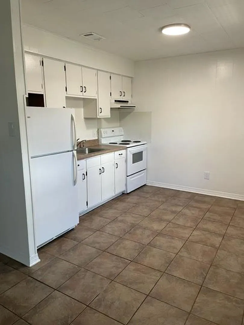 318 Porter Avenue Apts — Photo 4