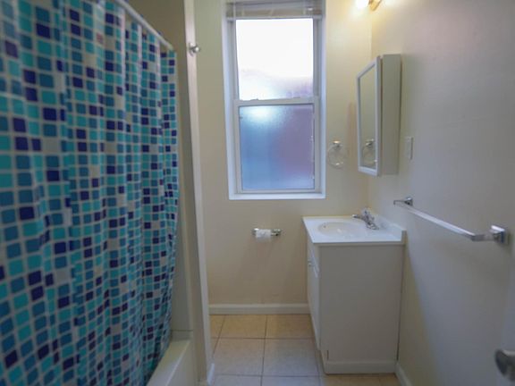 2nd image of 5943 Kingsbury Ave APT 2W