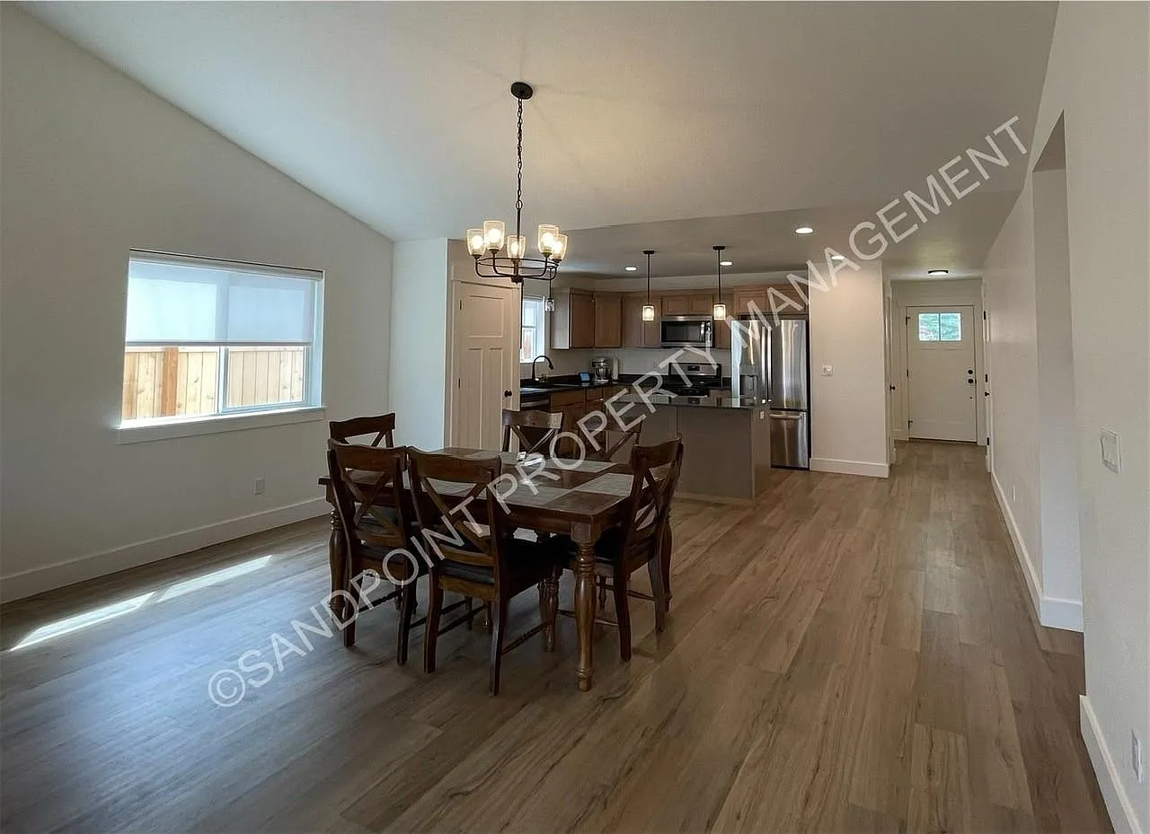 3 bed, 1876 sqft, $2,600 — Photo 4