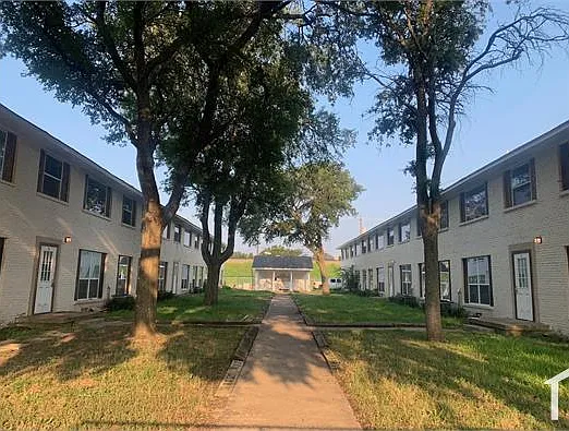 2 bed, 800 sqft, $1,700 — Photo 2