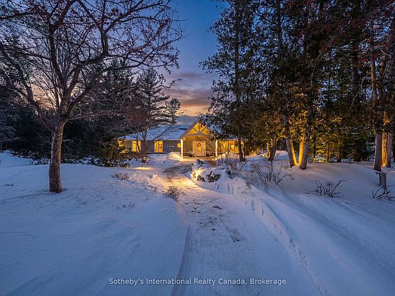 3rd image of 1036 River Rd E