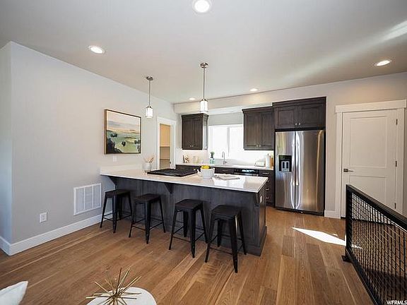4th image of 1831 E Melbourne Ct