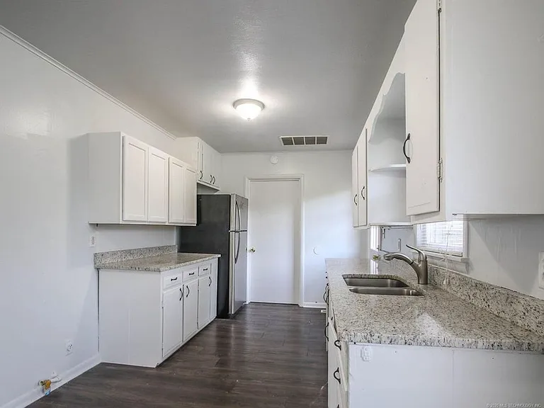2536 W Easton St N — Photo 9