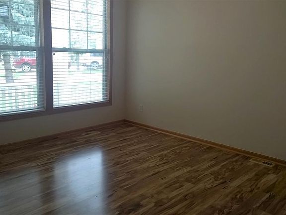 4th image of 209 Bridgewood Dr