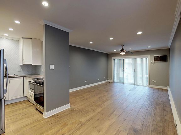 5th image of 10109 S Cicero Ave APT 303