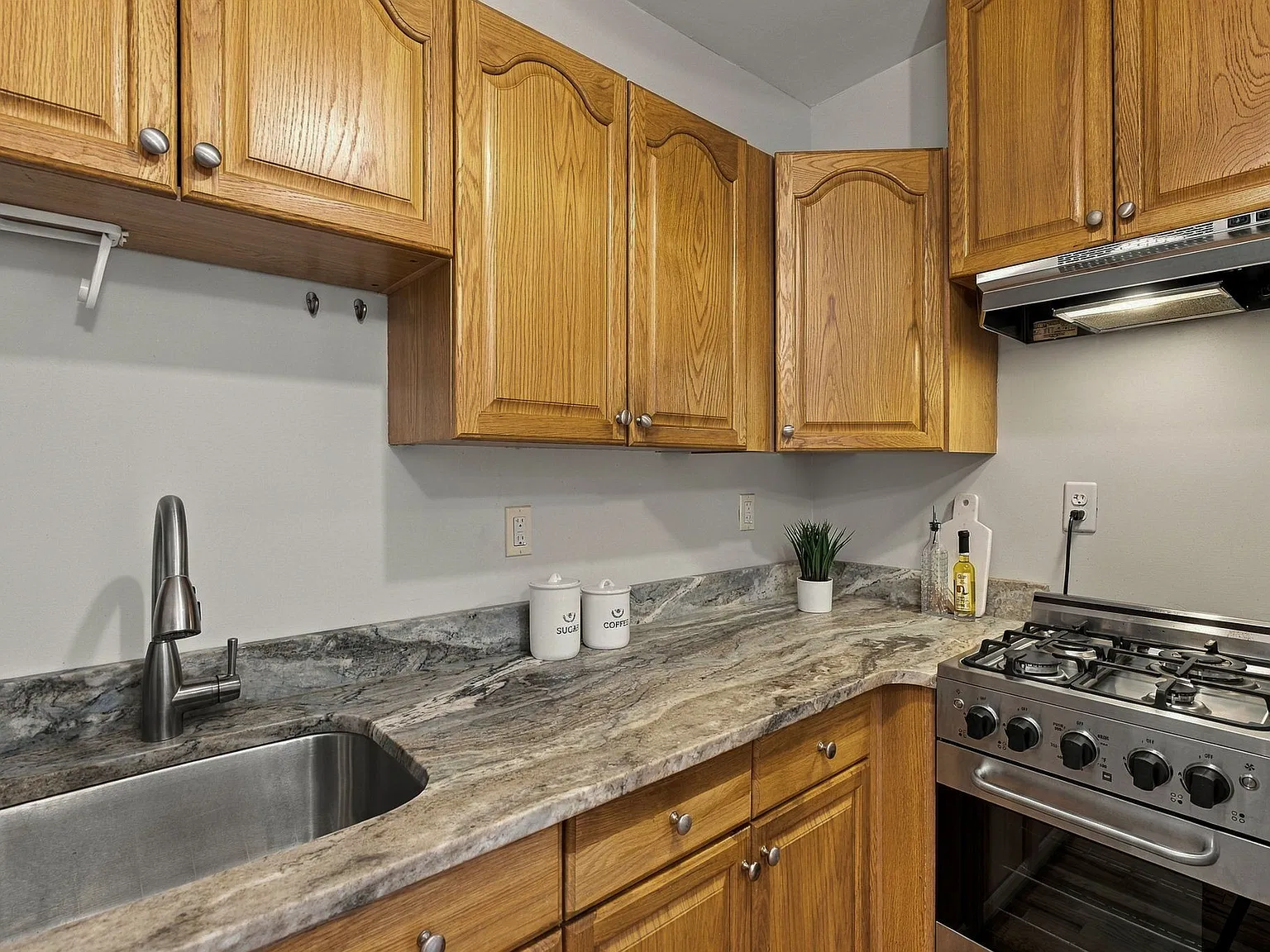 Studio, 450 sqft, $2,400 — Photo 2