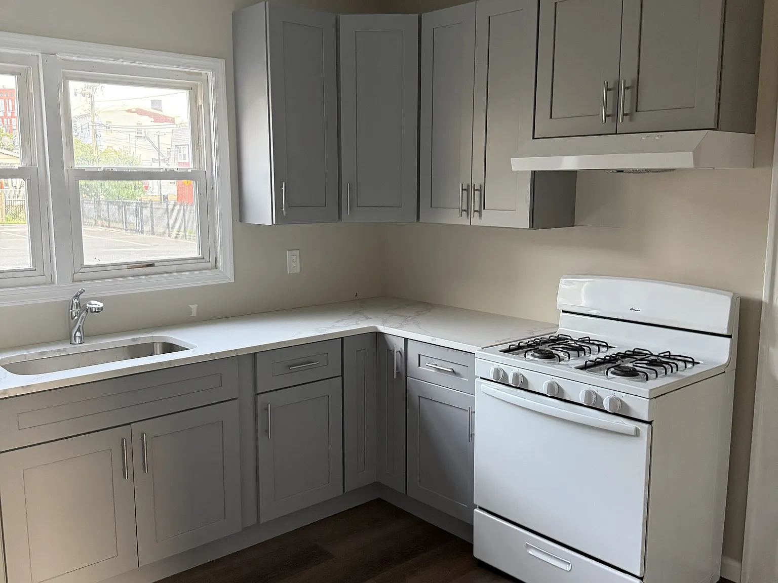 91 Guilden Street - 1 — Photo 3