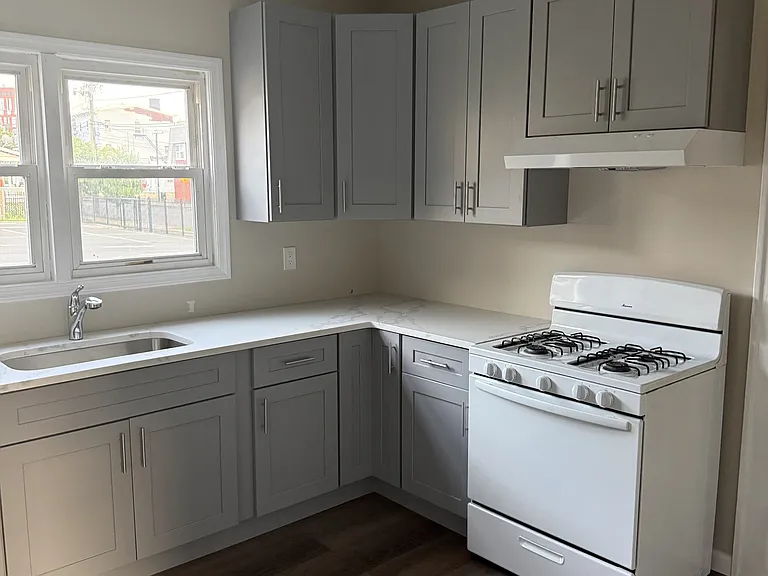 91 Guilden St #1 — Photo 3