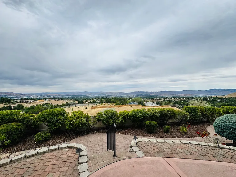 4690 Aberfeldy Rd — Photo 30
