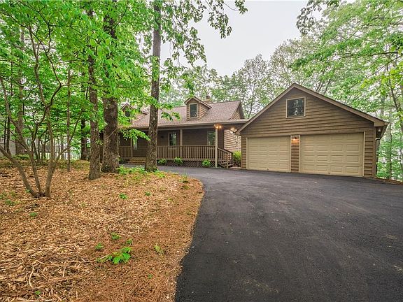 3rd image of 2452 Ridgeview Dr