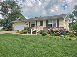 207 Wilson Dr, Watseka, IL 60970