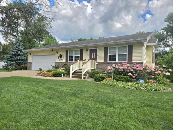 207 Wilson Dr, Watseka, IL 60970