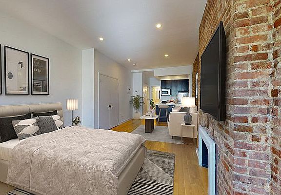 2nd image of 218 E 84th St APT 5A
