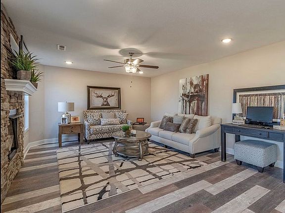 4th image of 597 Bassett Ln