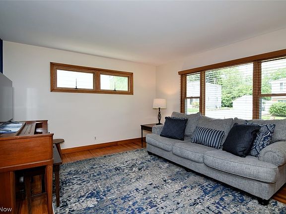 4th image of 906 Davis Ave