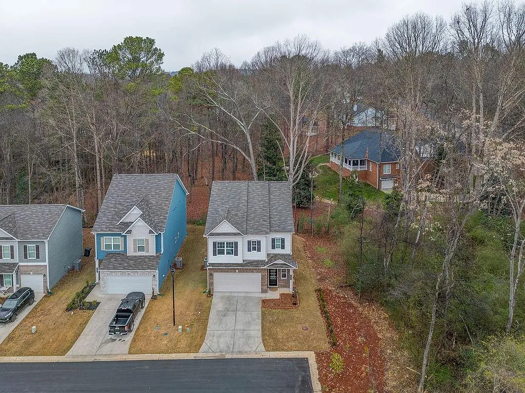 3 bed, 2.5 bath, 2042 sqft, $2,500 — Photo 3
