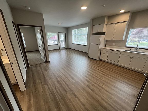 3rd image of 2401 Lake Dr Unit 217-1