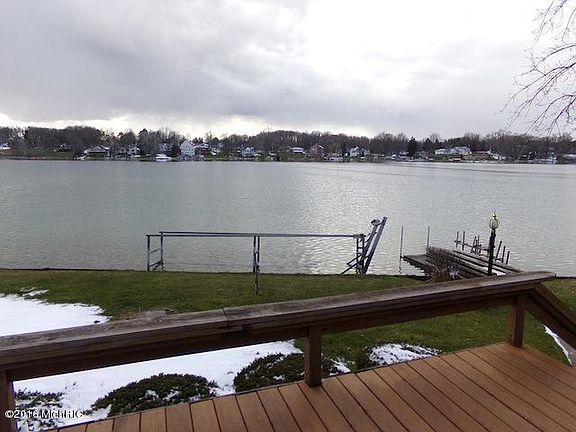 4th image of 529 Bluff Dr