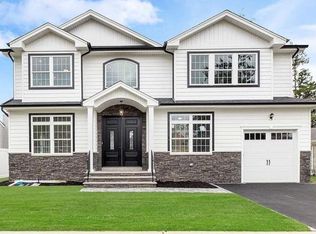 10 Preston Ln, Syosset, NY 11791