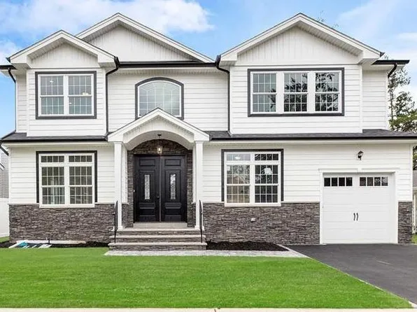 10 Preston Lane, Syosset, NY 11791