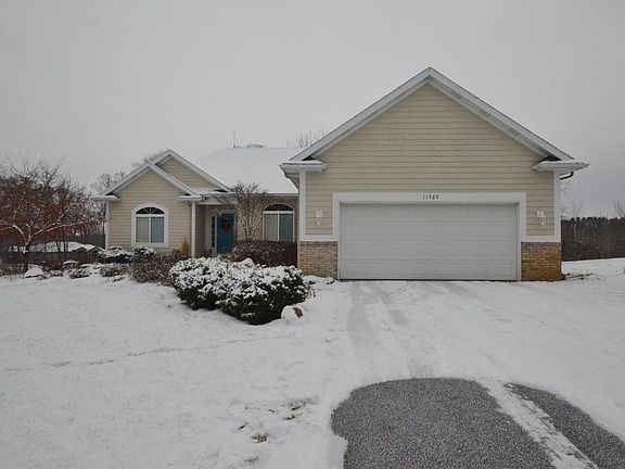 2nd image of 11569 Cedar Ln NE