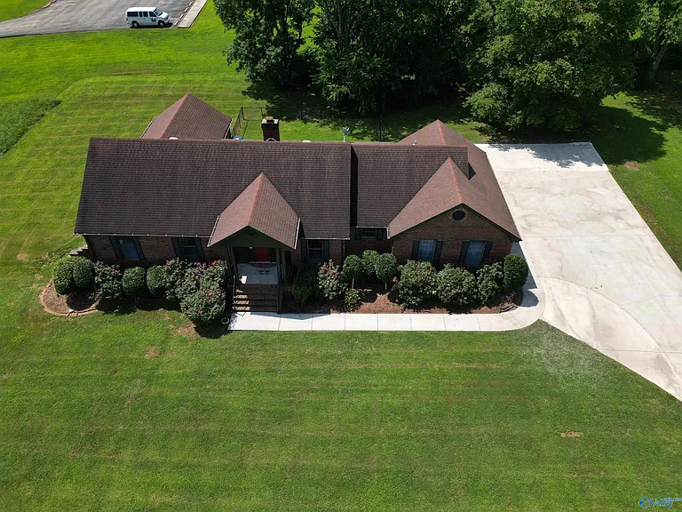 120 Roy Dr — Photo 4