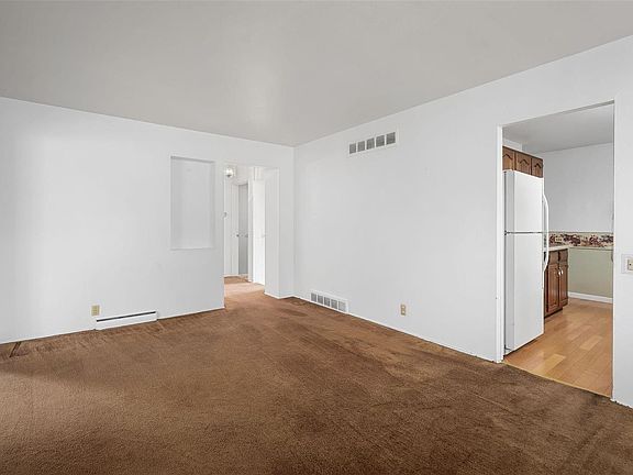 3rd image of 705 Holiday Ave