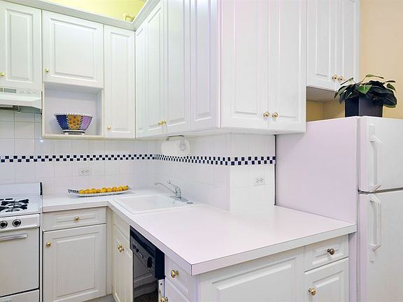 3rd image of 2600 Broadway #1AA