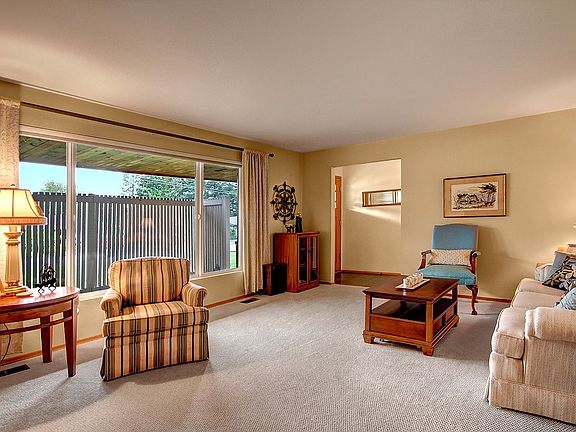 5th image of 7407 69th Ave NE