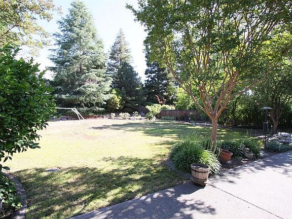 4th image of 1920 Vista Creek Dr