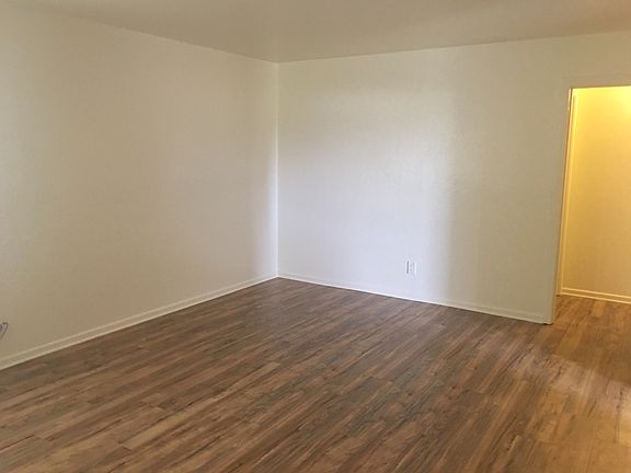 3rd image of 3732 Waller Ave