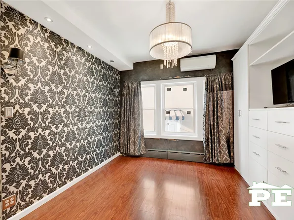 3222 Kings Highway image 4 of 28