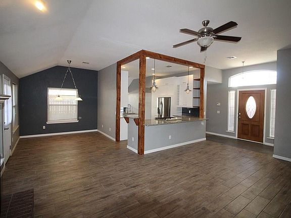 4th image of 1604 Oriole Dr