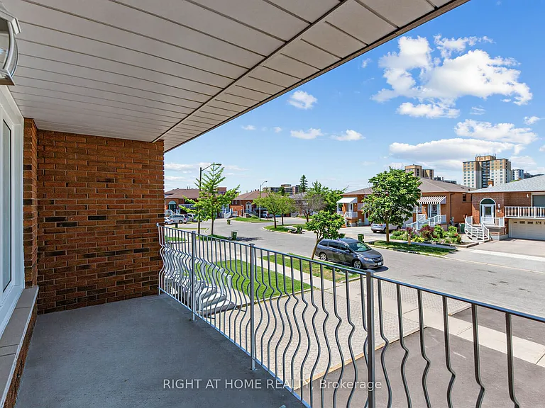 33 Arthur Griffith Dr #A — Photo 4