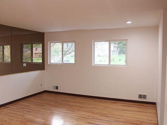 4th image of 97 Tennyson Dr