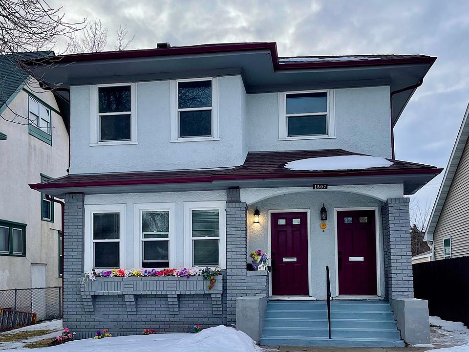 Welcome home! 1507 Queen Ave. N. Upper Unit is available!