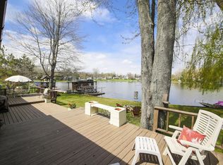 11591 Pleasant View Dr, Pinckney, MI 48169