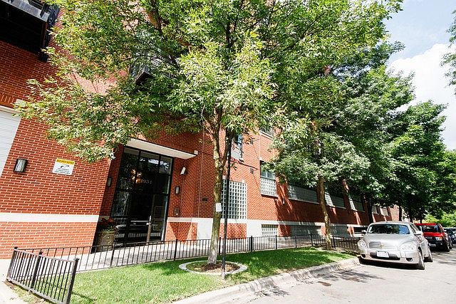 1st image of 1934 N Washtenaw Ave APT 102