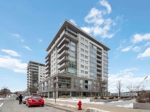 31 Kings Wharf Pl #802, Halifax, NS B2Y 0C1