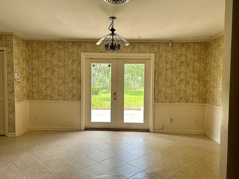 7214 Sharpview Dr — Photo 5
