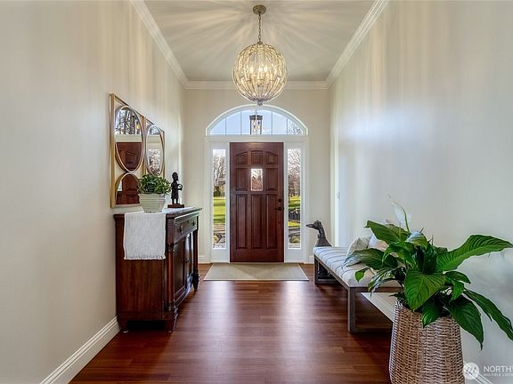 4th image of 236 Looking Glass Road