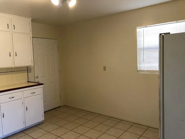 749 N Benton Ave — Photo 6