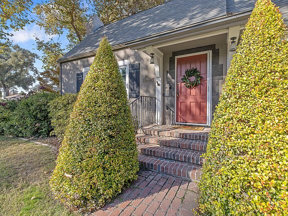 5th image of 1410 W Beverly Drive