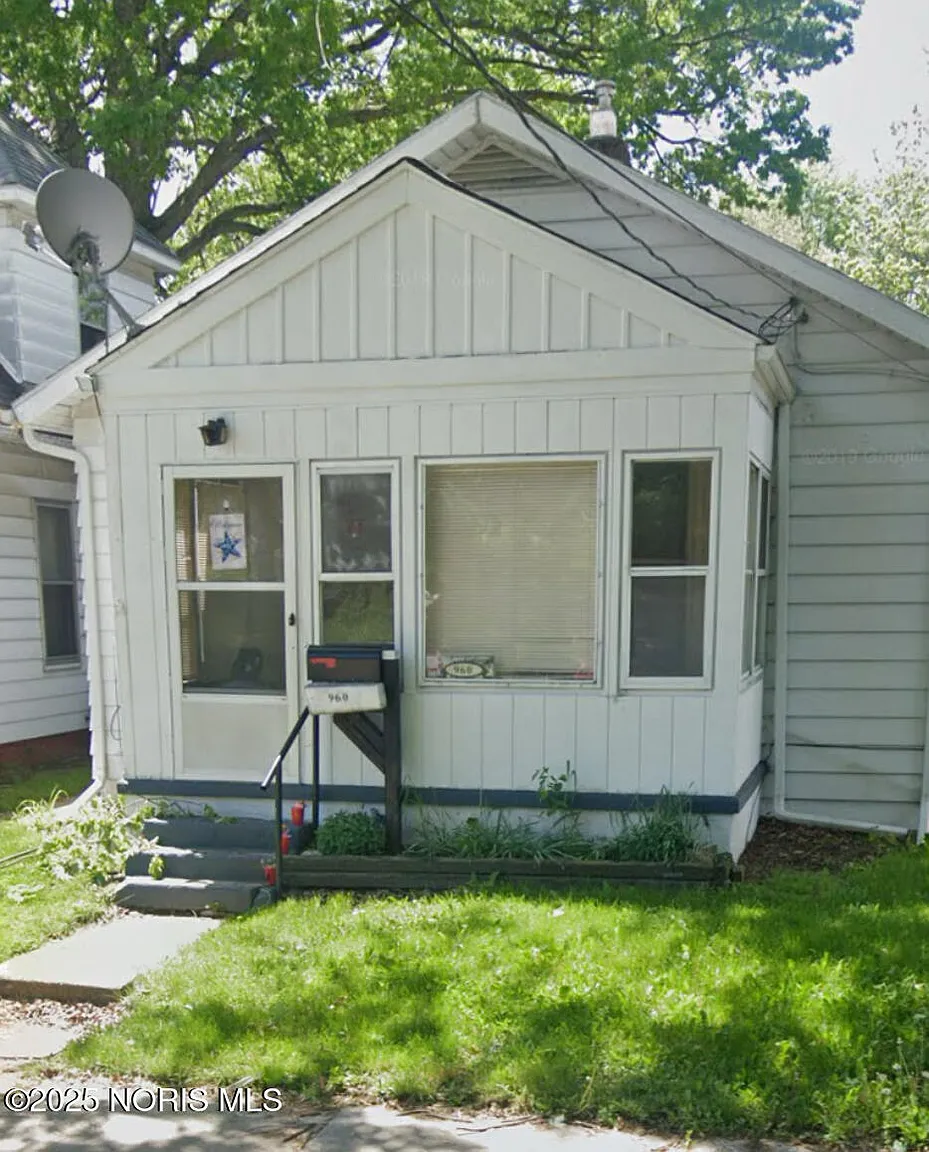 960 Willow Ave photo 1