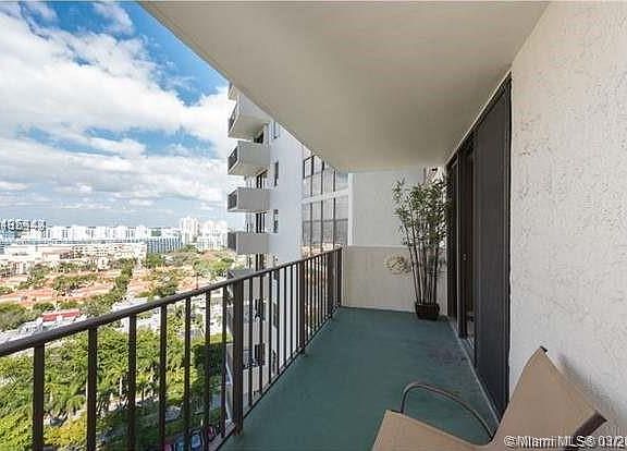 5th image of 18181 NE 31st Ct APT 1902